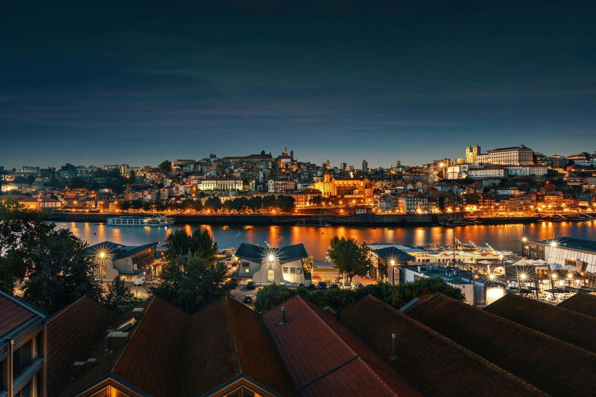 Forte De Gaia, Autograph Collection Vila Nova de Gaia Luaran gambar The city of Coimbra at night